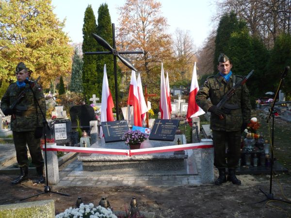 uroczystoci odsonicia pyty nagrobnej pk. pilota Romana Florera